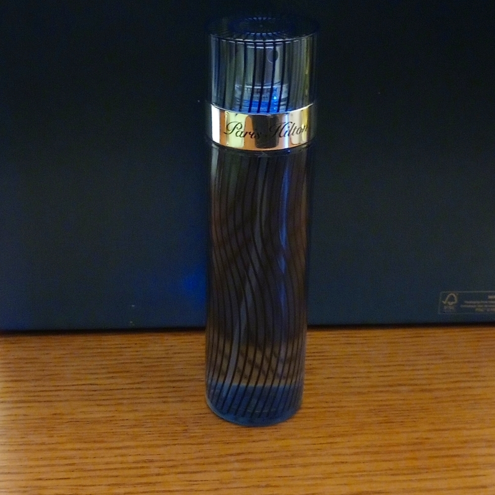 Paris Hilton cologne spray